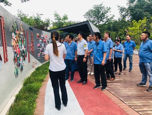 �����޶����š����޶�������֯��ҵ�Ǹɸ��¹ļ��Ųι۽���