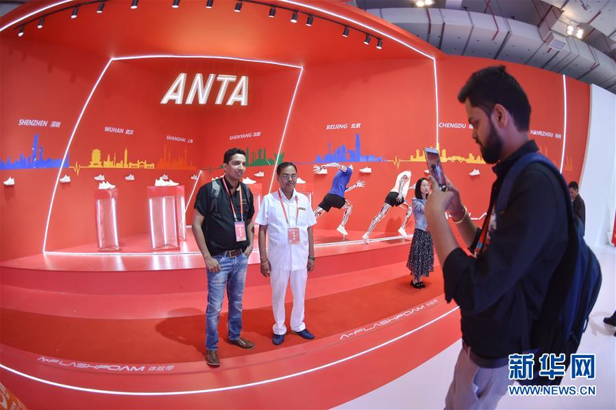 ���»�ȫýͷ����׳�����������ܽ���ʱ�ڡ�����ף����ʢ��40�ꡤͼ�Ļ�������10����Ϊȫ���� ��ƴ�Ż�Ӯ�������������顱����¼ 