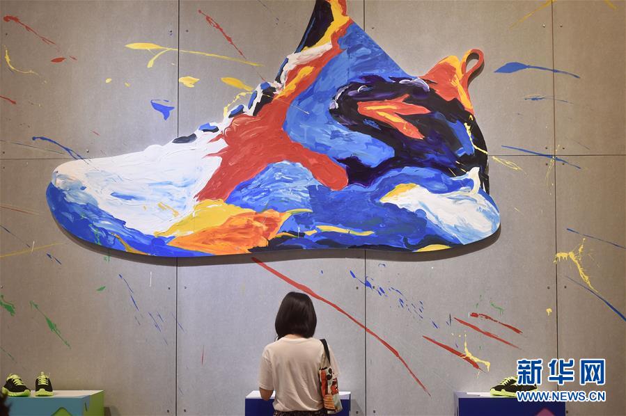 ���»�ȫýͷ����׳�����������ܽ���ʱ�ڡ�����ף����ʢ��40�ꡤͼ�Ļ�������2����Ϊȫ���� ��ƴ�Ż�Ӯ�������������顱����¼ 